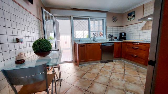 Casa adosada en Venta en Calle Ulises en Colores -  Entreparques