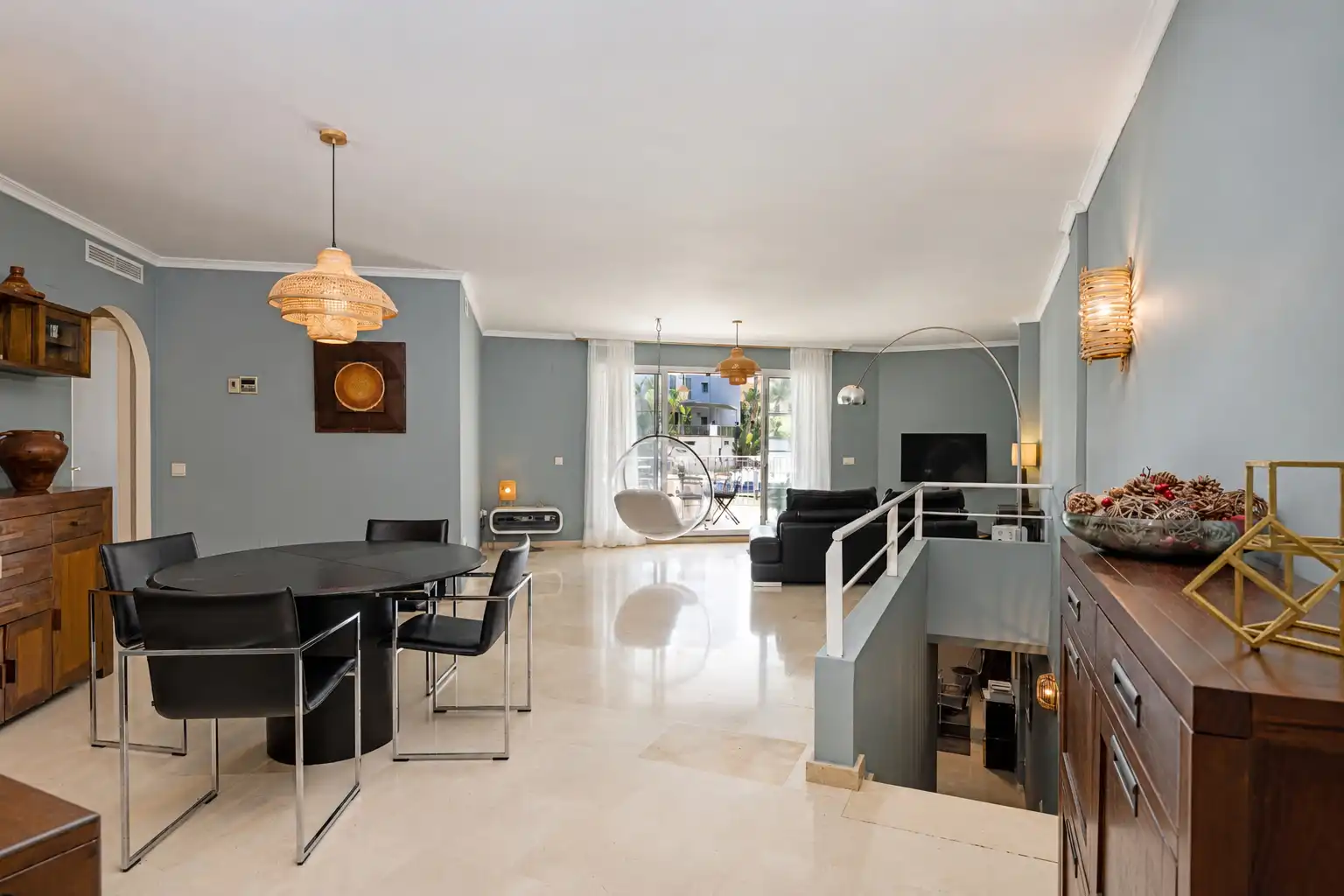 Sala d'estar de Dúplex en venda en Sotogrande amb Aire condicionat, Terrassa i Traster