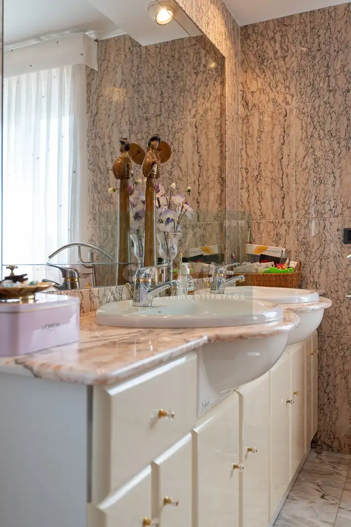 Baño de Dúplex en venta en Lugo con Calefacción, Jardín privado y Parquet