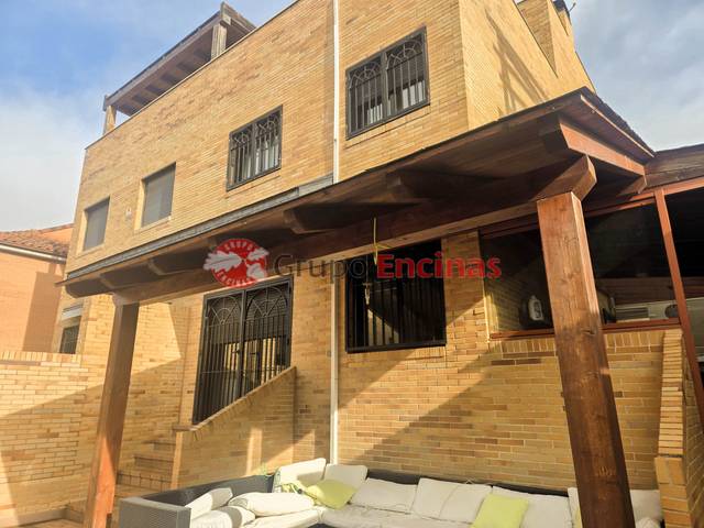 Casa-chalet en Venta en Calle Tauro en Parla Este