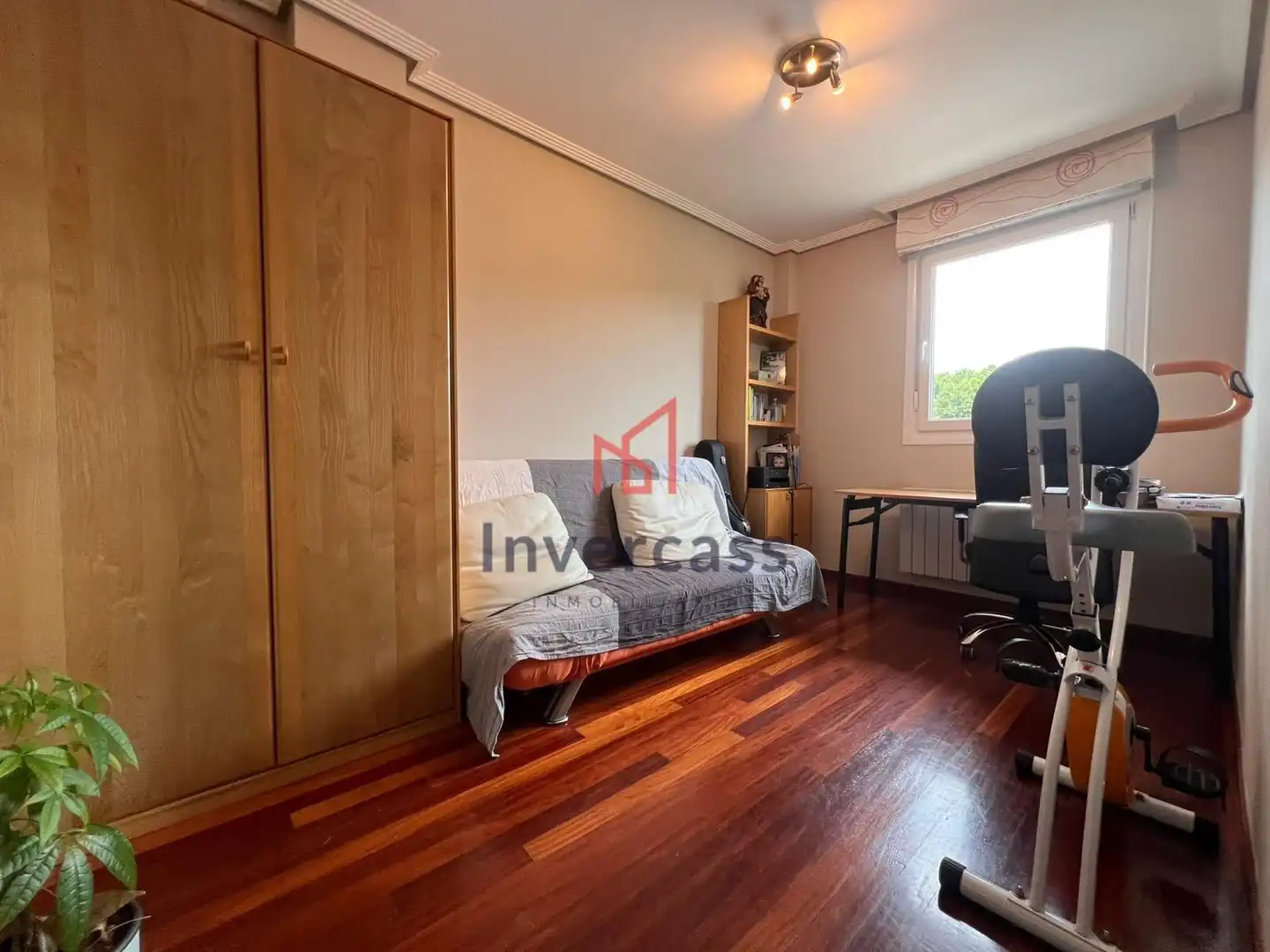 Habitación de Casa adosada en venta en Castro-Urdiales con Calefacción, Jardín privado y Terraza