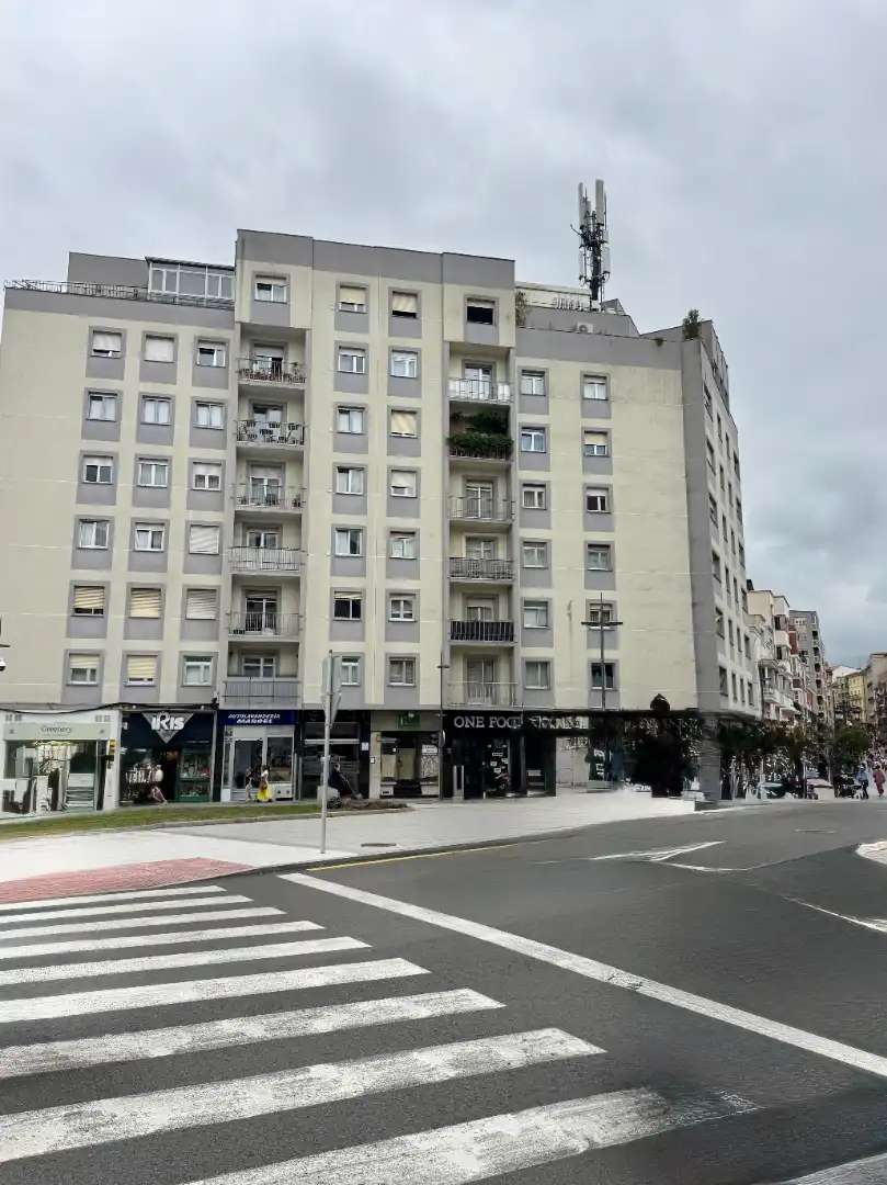 Vista exterior de Piso en venta en Avilés con Calefacción