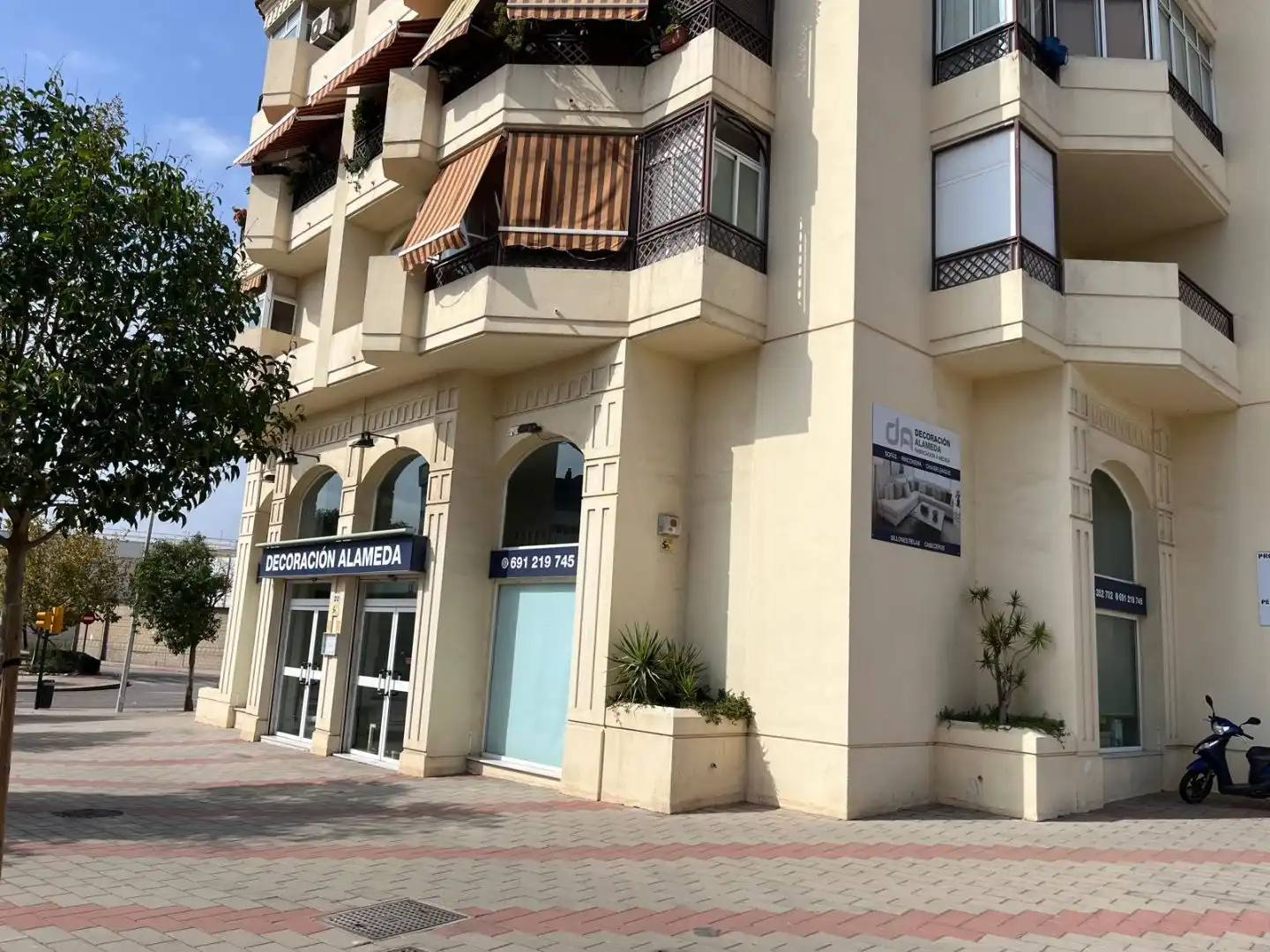 Vista exterior de Local en venda en Málaga amb Aire condicionat i Calefacció