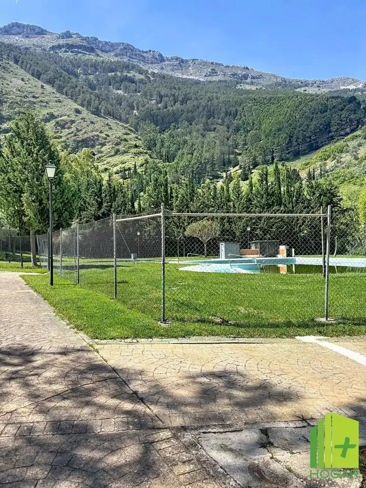 Piscina de Casa adosada en venta en Jaén con Aire acondicionado, Jardín privado y Terraza