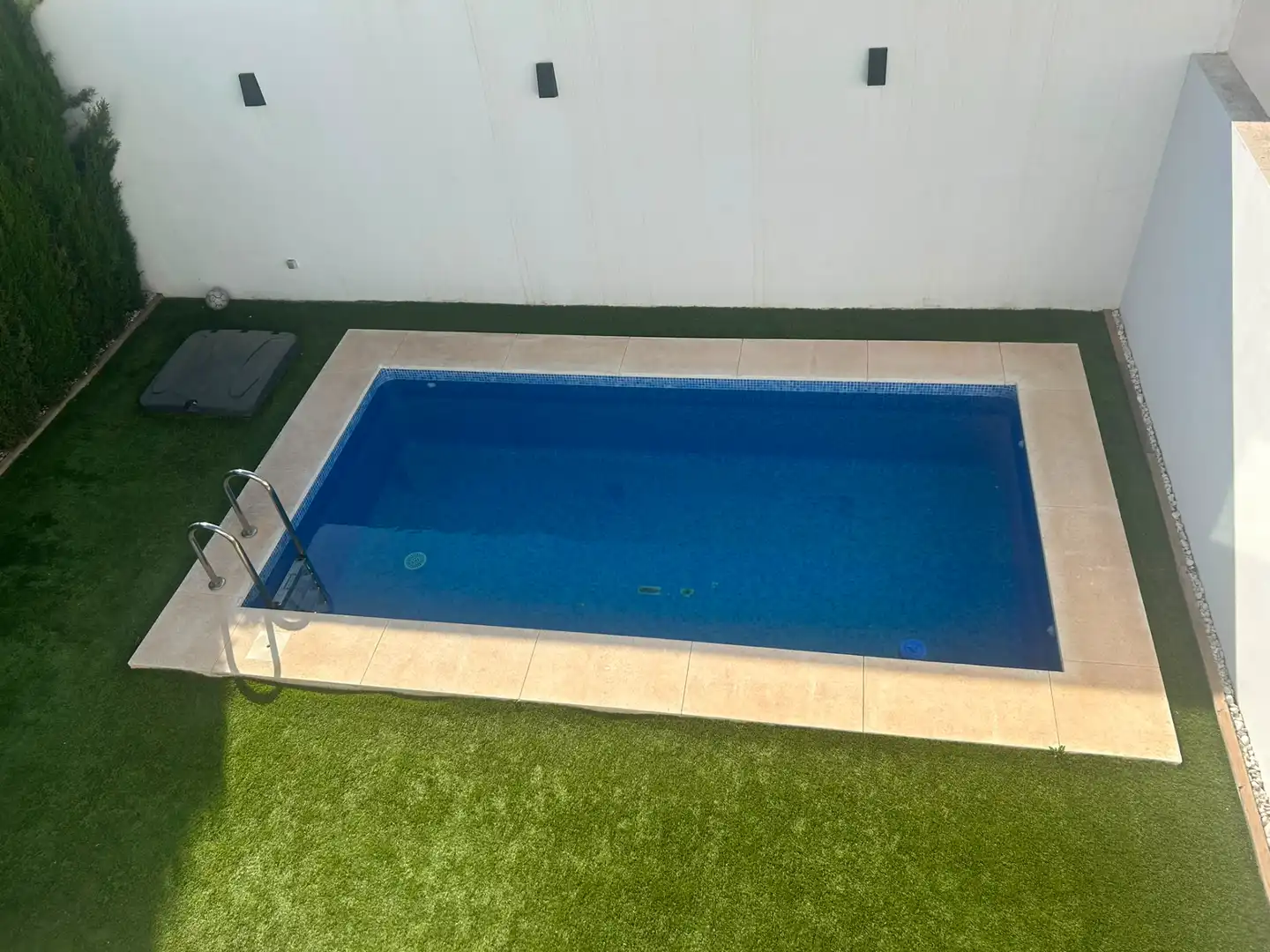 Piscina de Casa adosada en venta en Bormujos con Aire acondicionado, Jardín privado y Terraza