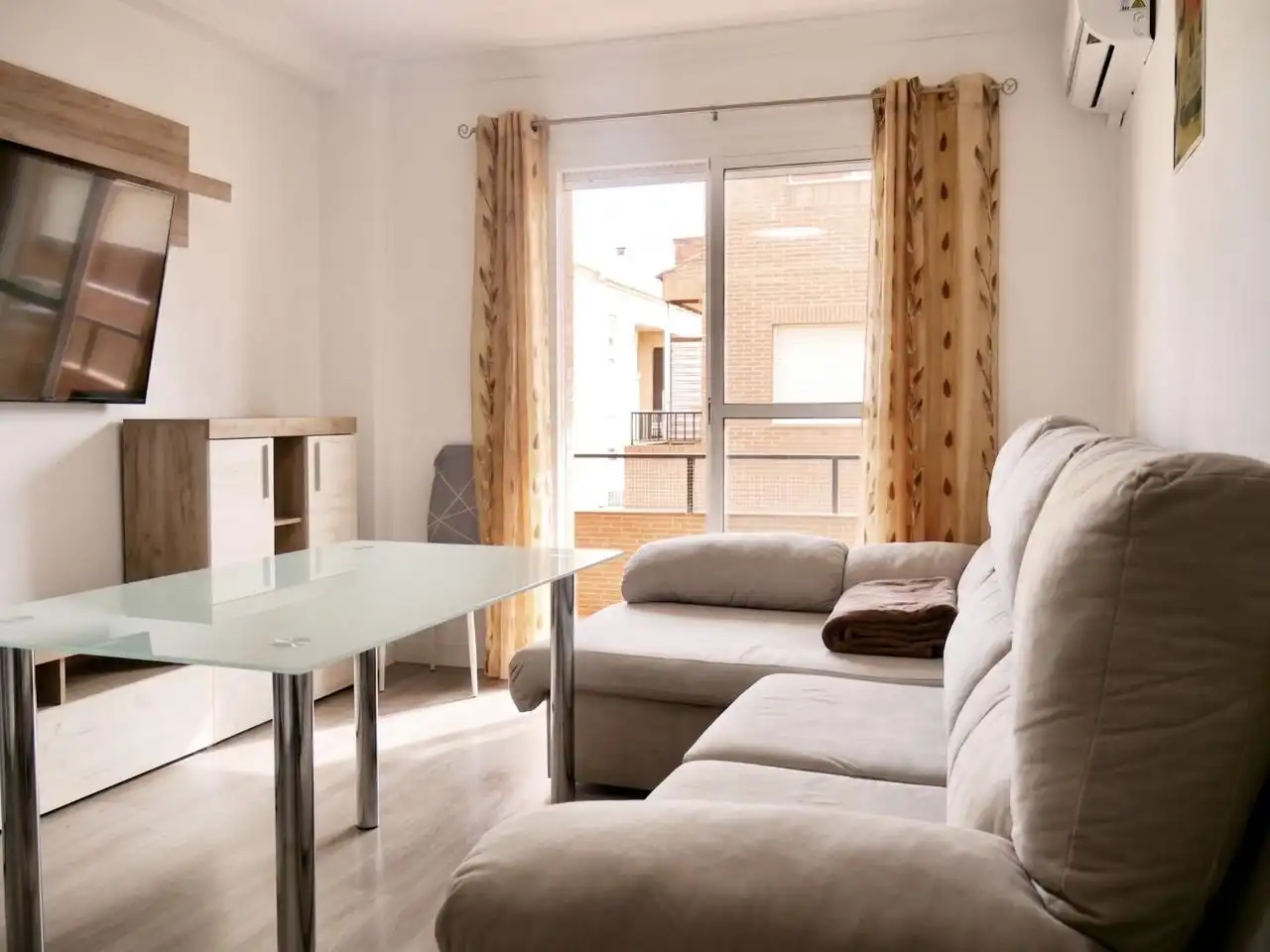 Living room of Flat for sale in La Rinconada  with Air Conditioner, Parquet flooring and Terrace