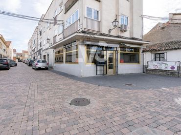 Business premises to rent in mayor