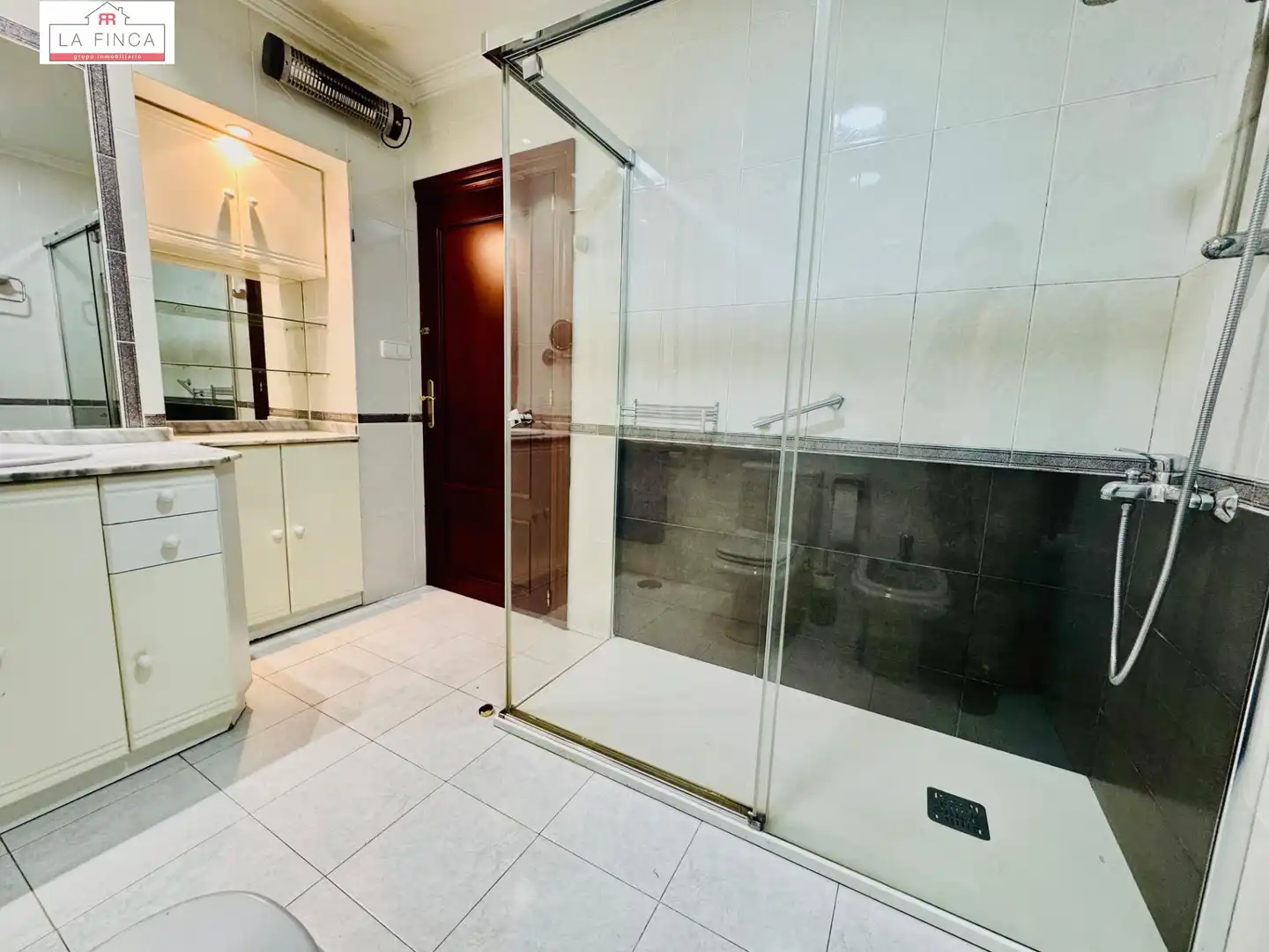 Bathroom of Flat for sale in Málaga  with Air Conditioner and Parquet flooring