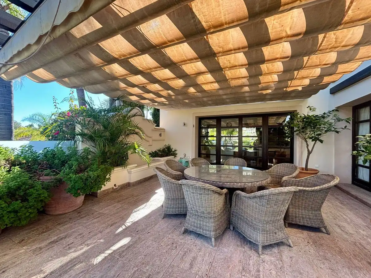 Terrasse von Haus oder Chalet zur Miete in Benahavís mit Klimaanlage, Heizung und Privatgarten
