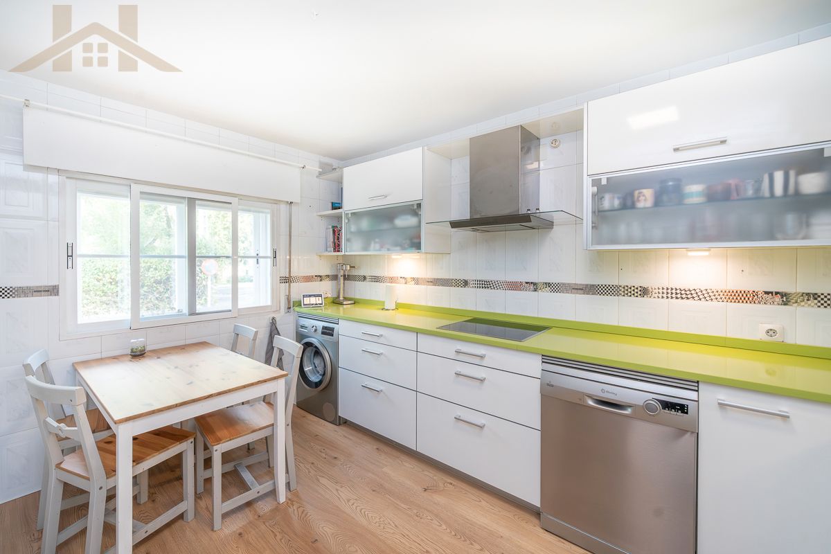 Cuina de Casa adosada en venda en Colmenarejo amb Aire condicionat, Calefacció i Jardí privat