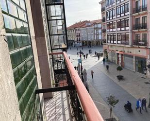 Vista exterior de Pis de lloguer en Avilés amb Calefacció, Parquet i Moblat