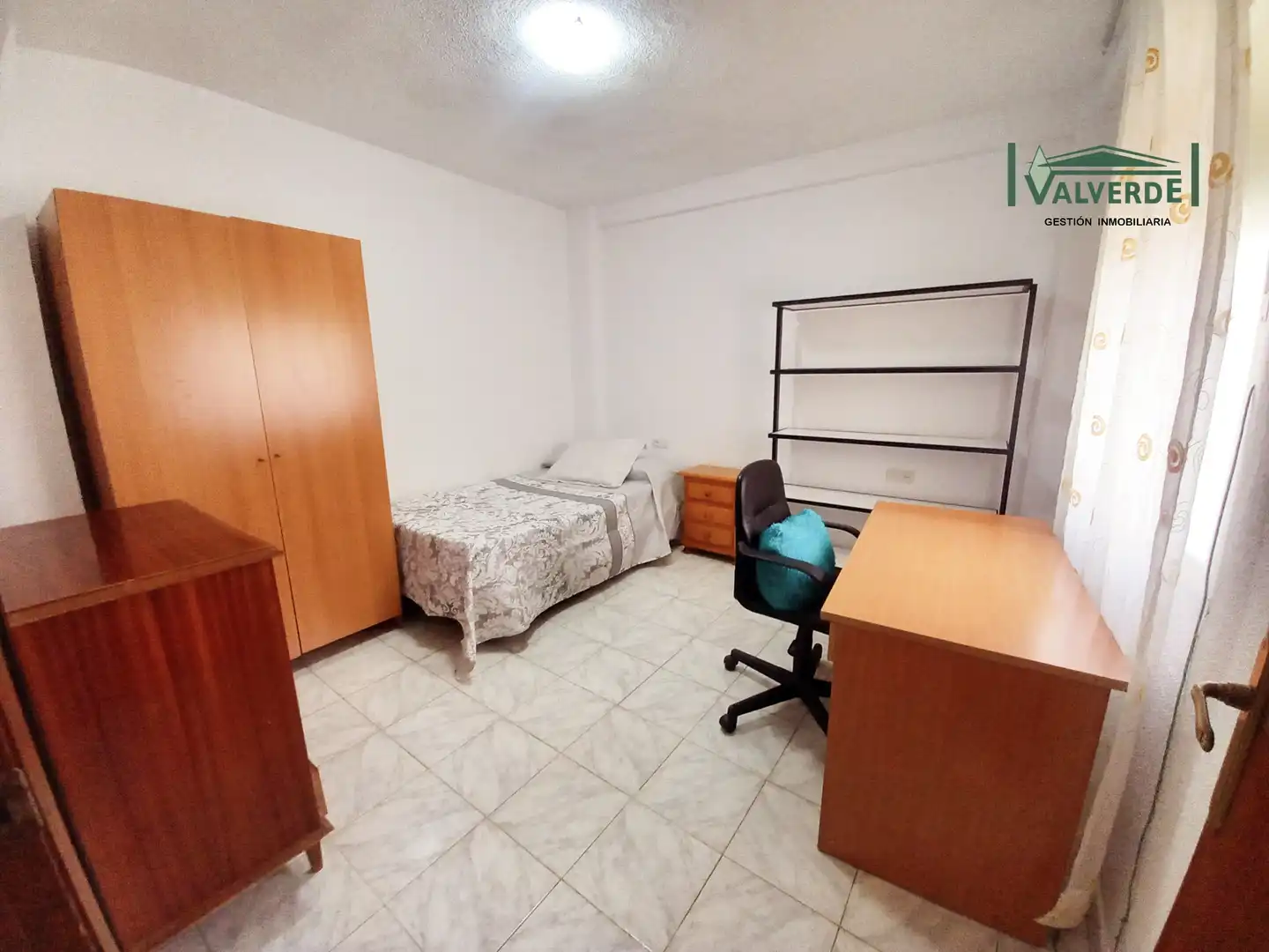 Schlafzimmer von Wohnung zur Miete in Granada mit Möbliert, Waschmaschine und Mikrowelle