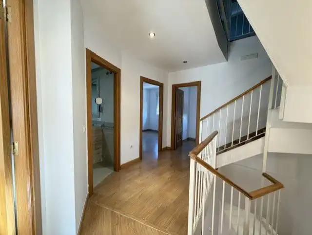 Casa adosada en venta en Badajoz con Terraza, Trastero y Balcón