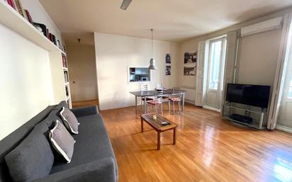 Living room of Flat for sale in  Madrid Capital  with Air Conditioner, Heating and Furnished