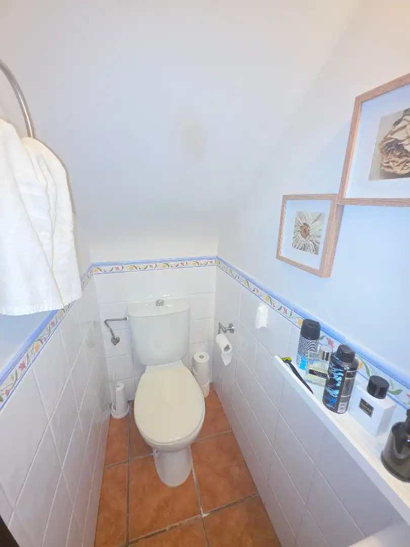 Baño de Casa adosada en venta en Dos Hermanas con Aire acondicionado, Calefacción y Jardín privado