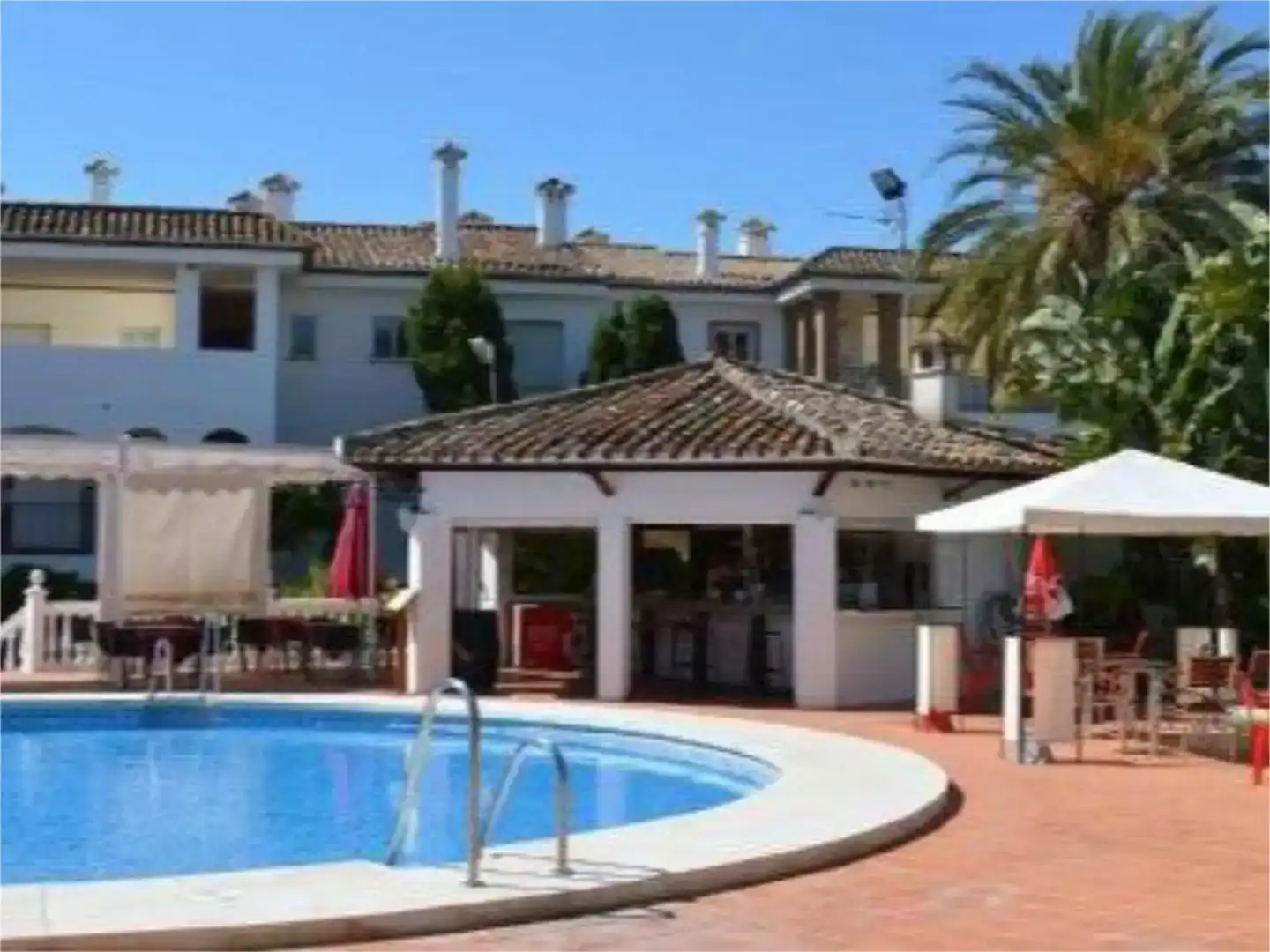 Piso en venta en Estepona con Jardín privado, Trastero y Piscina