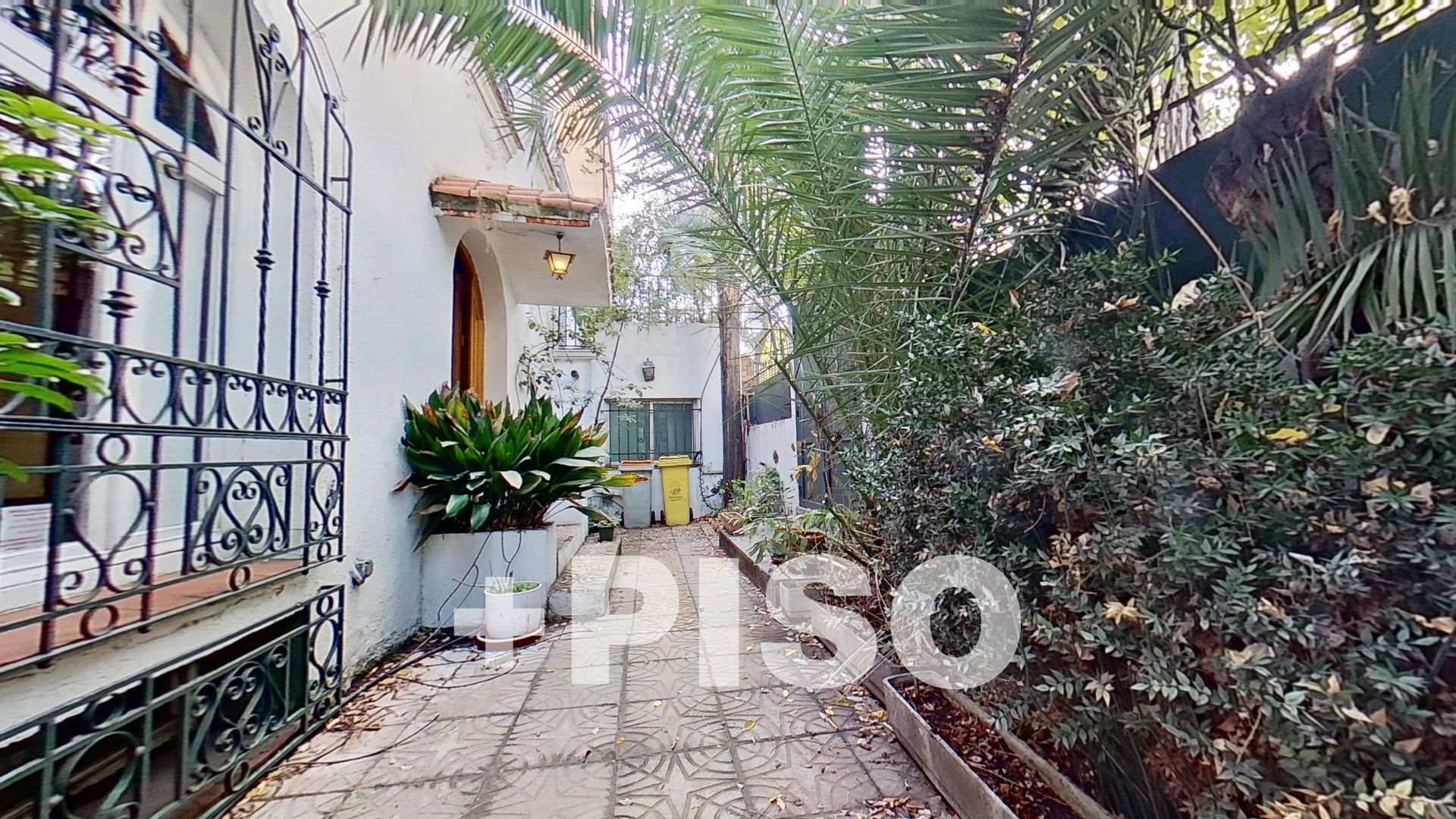 Exterior view of House or chalet for sale in  Madrid Capital  with Air Conditioner, Heating and Private garden