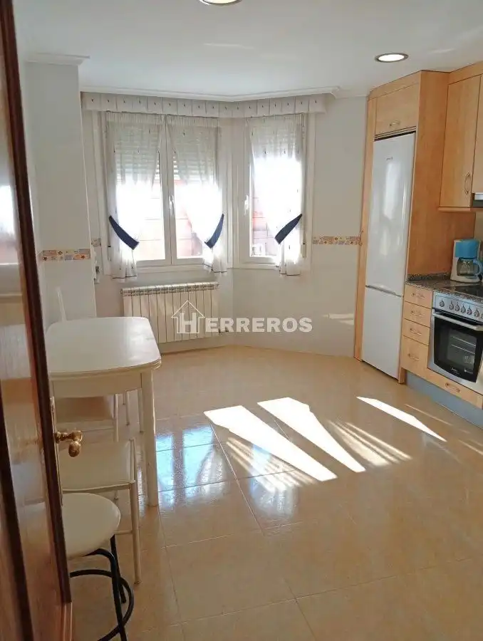Cocina de Piso en venta en Entrena con Calefacción, Terraza y Trastero