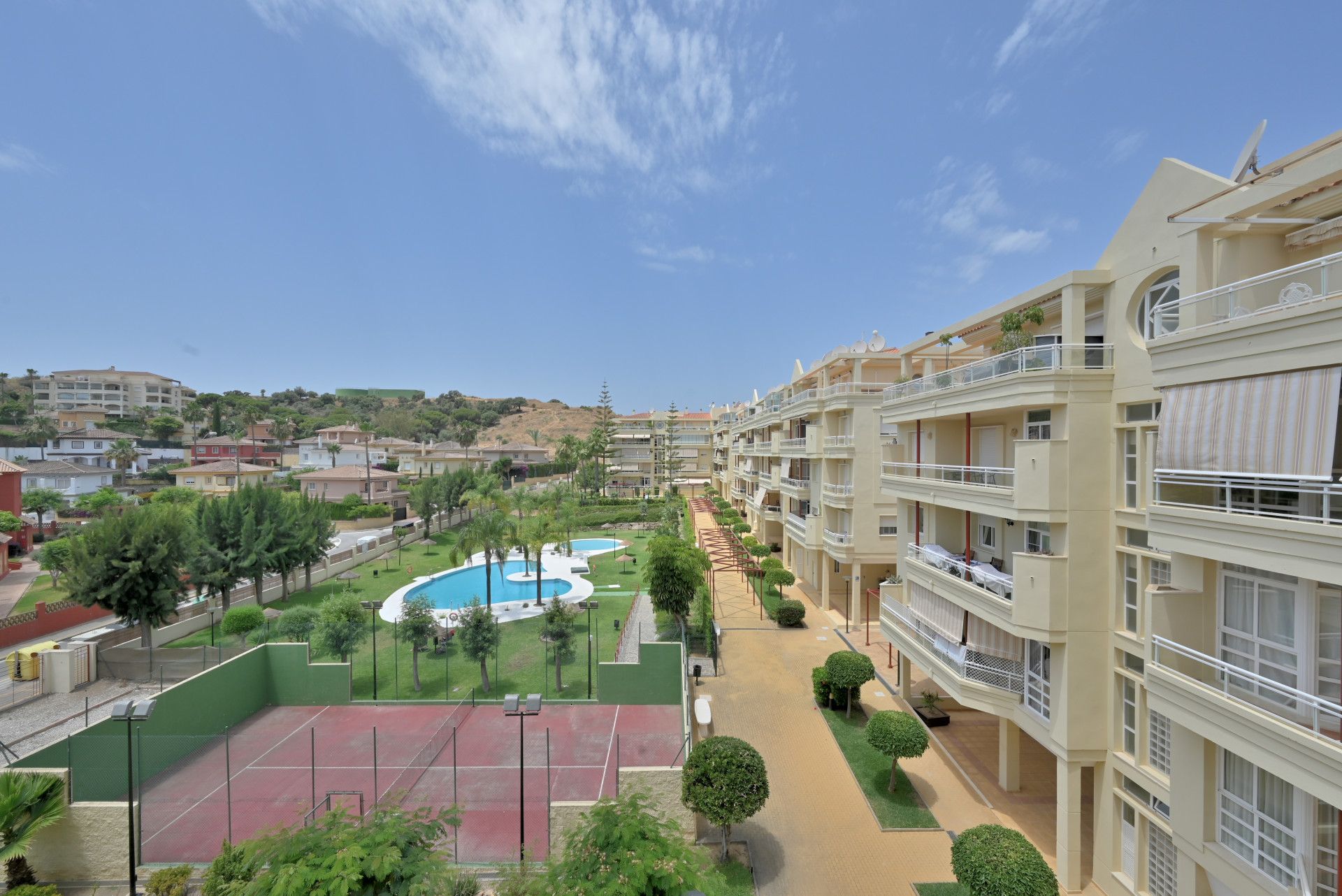 Vista exterior de Apartament en venda en Mijas amb Aire condicionat, Terrassa i Moblat