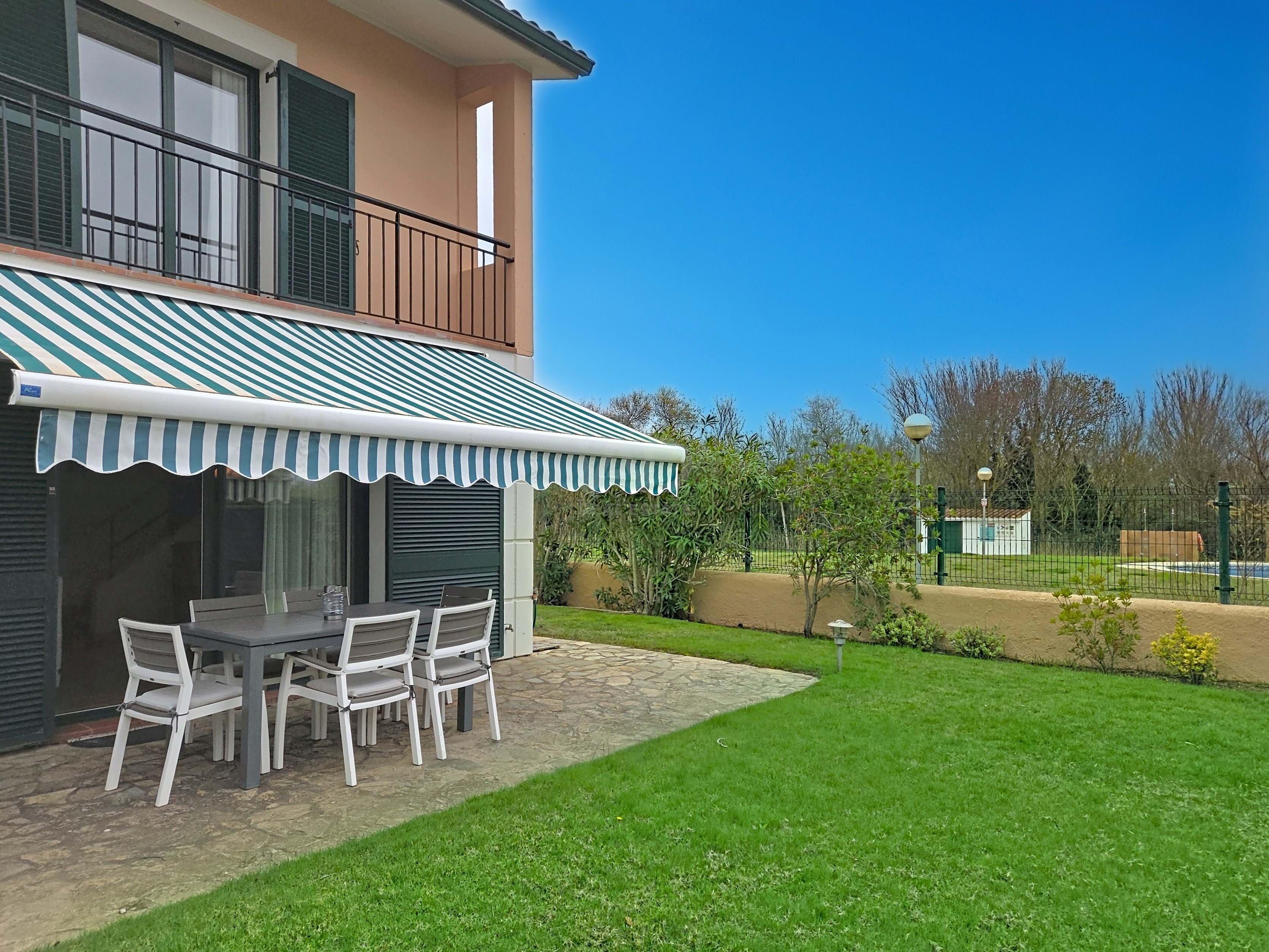 Terraza de Casa adosada en venta en L'Estartit con Calefacción y Piscina