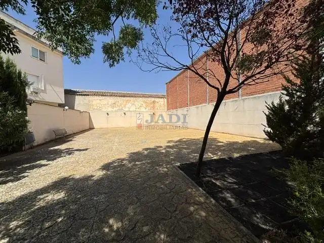 Jardín de Dúplex en venta en Valdepeñas, Ciudad Real