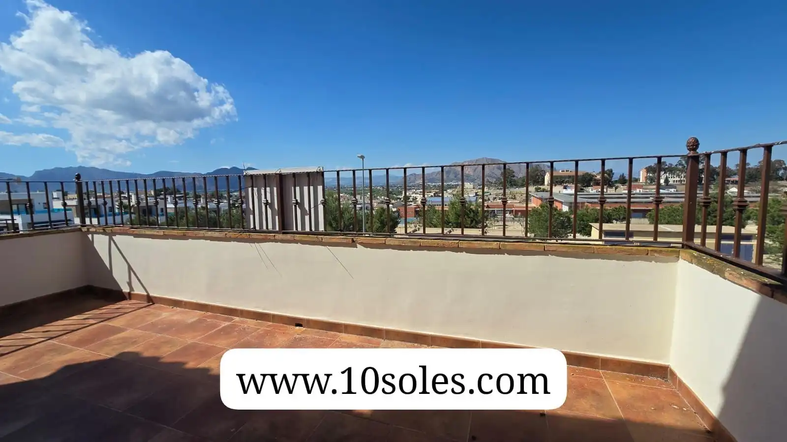 Vista exterior de Casa adosada en venta en Bigastro con Terraza, Trastero y Piscina