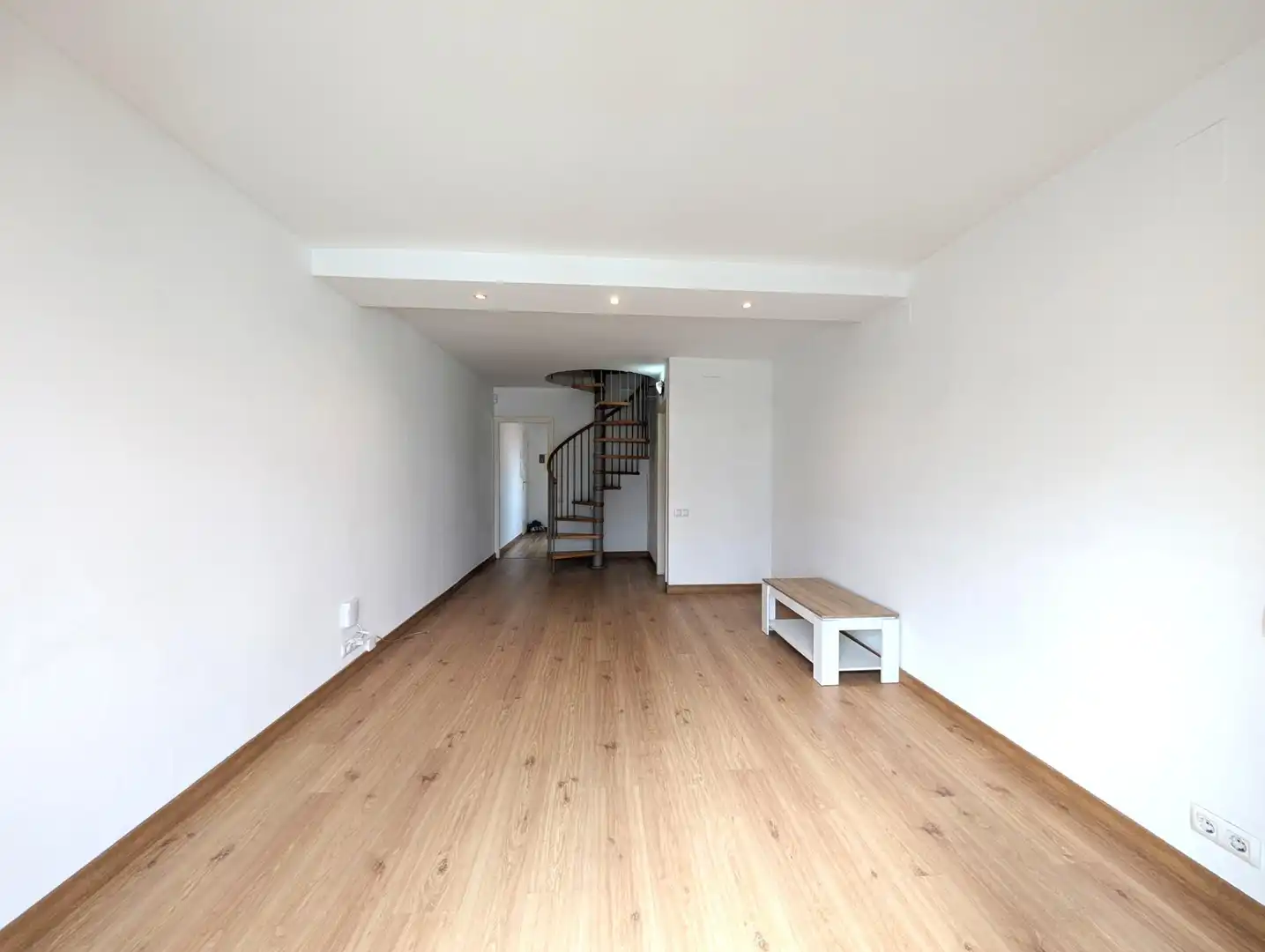 Dúplex en venta en Sant Vicenç Dels Horts con Aire acondicionado, Calefacción y Terraza
