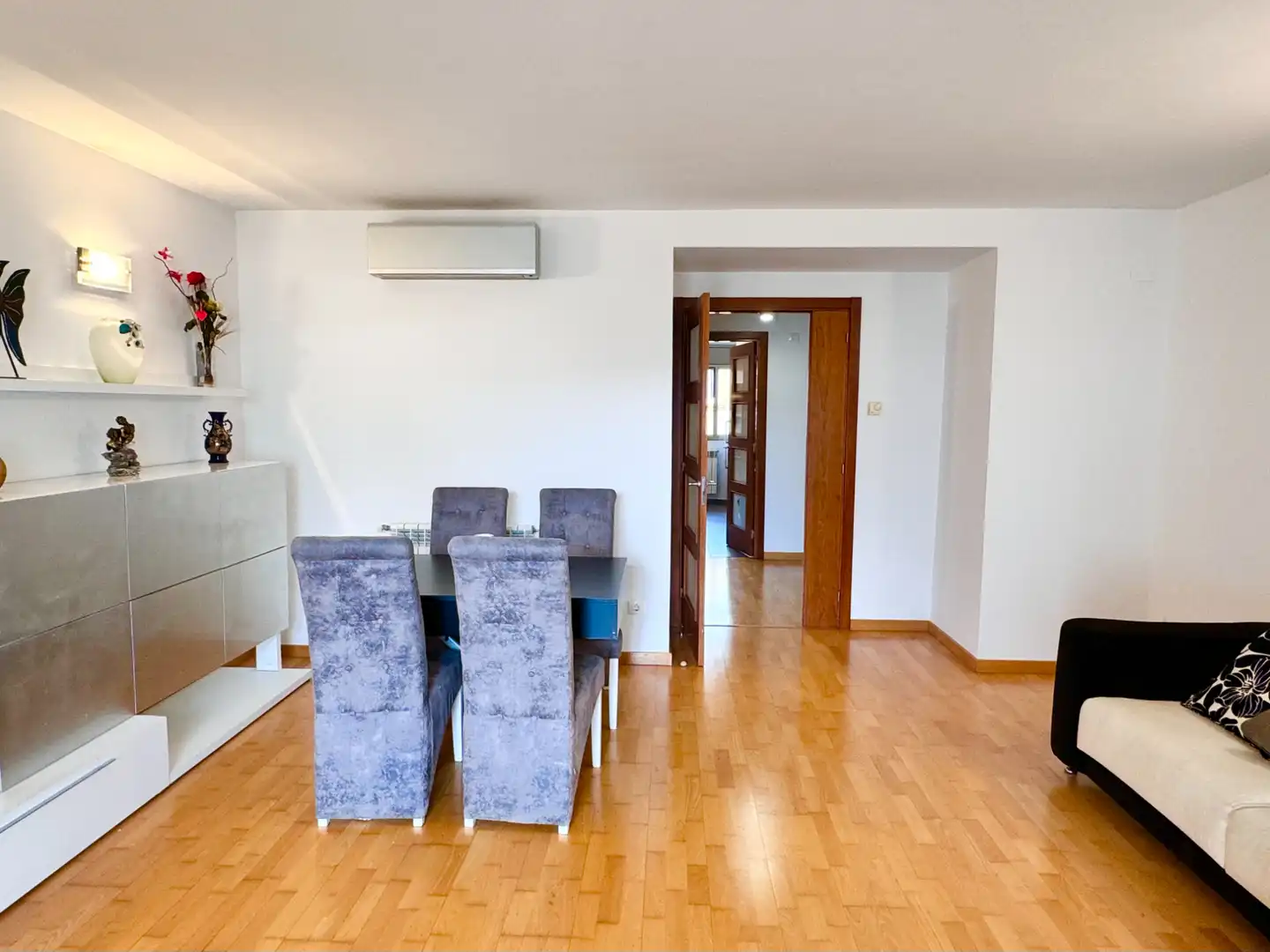 Dining room of Flat for rent in Badalona  with Air Conditioner, Heating and Parquet flooring