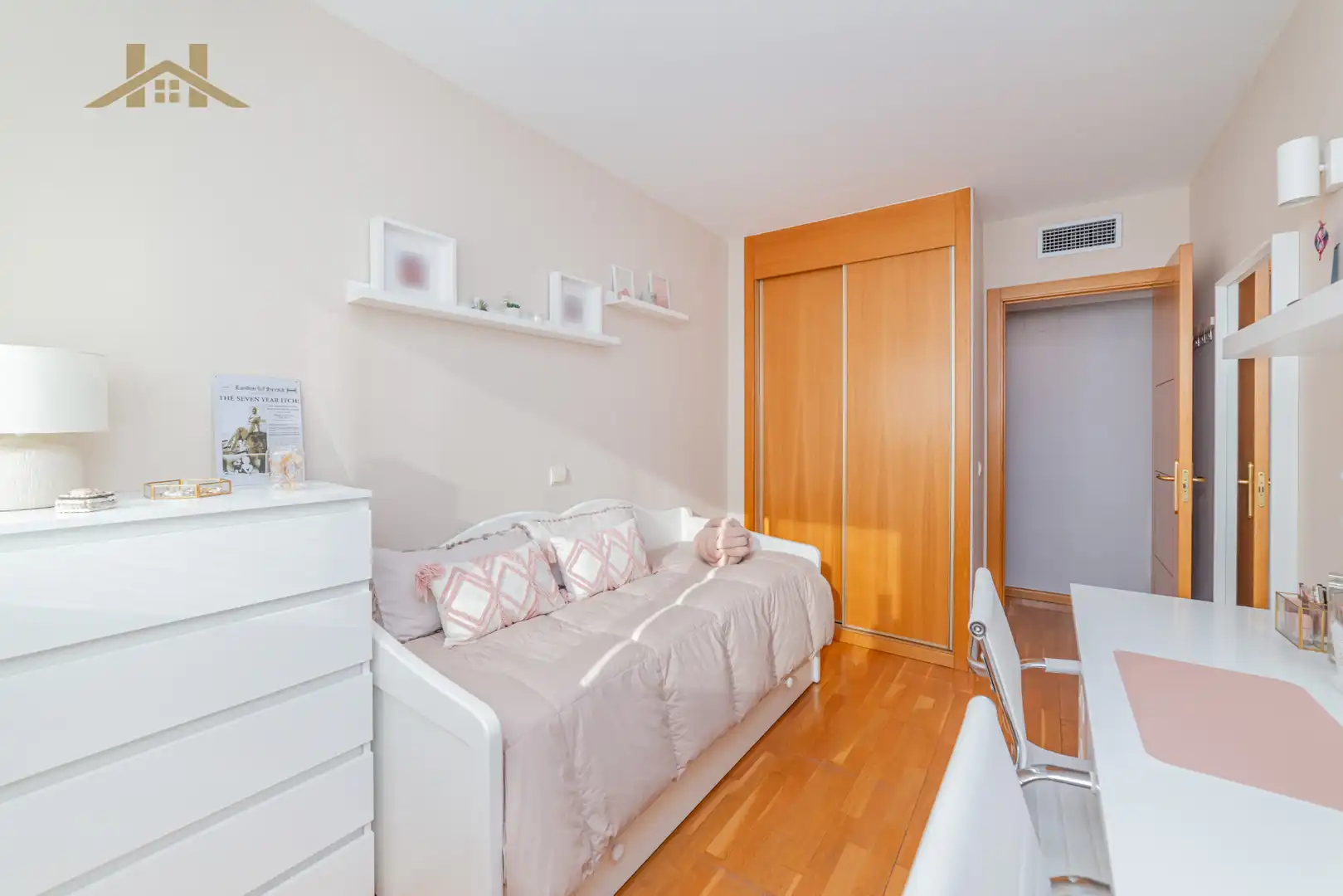 Bedroom of Flat for sale in Valdemoro  with Air Conditioner, Heating and Parquet flooring
