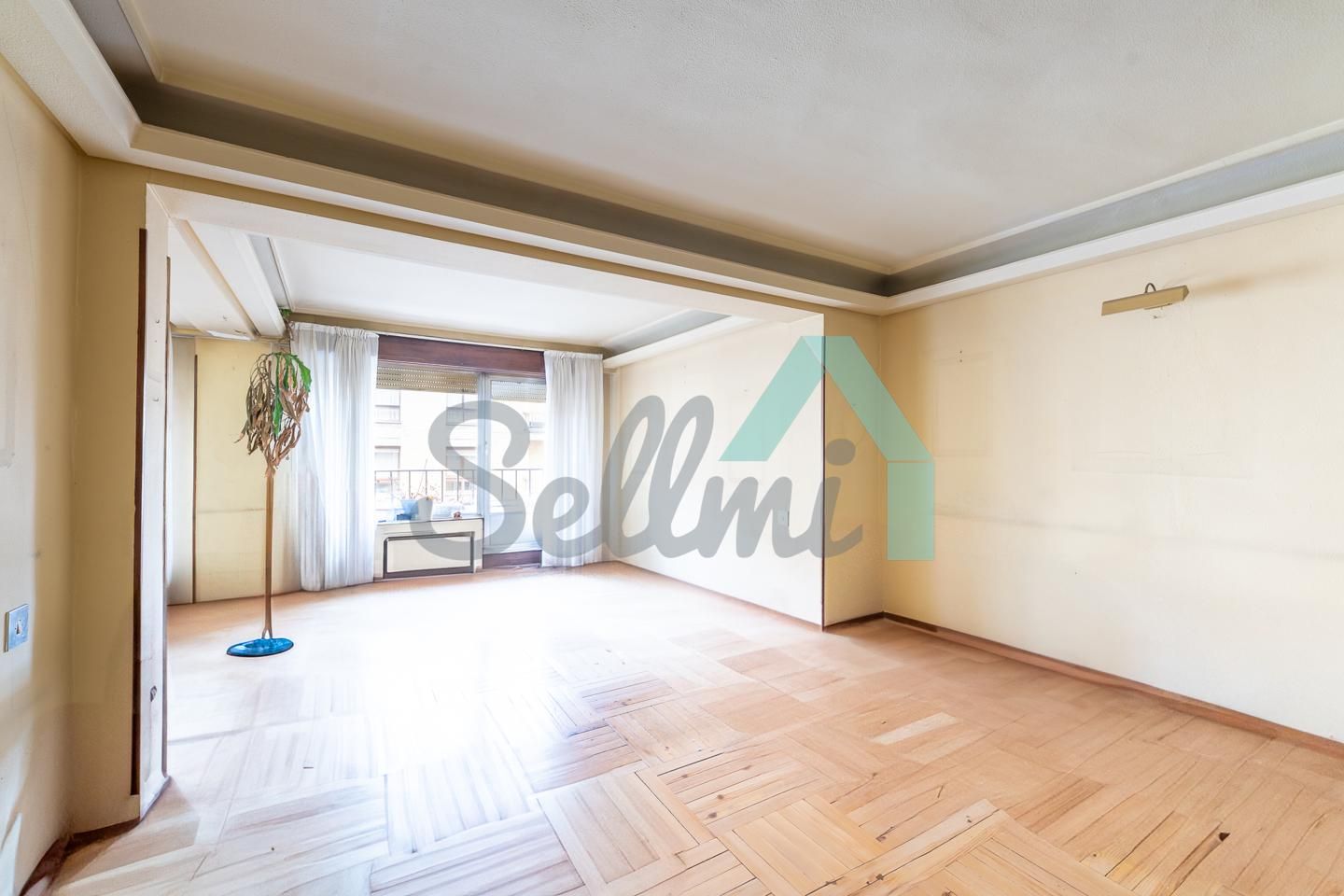 Sala de estar de Piso en venta en Oviedo  con Calefacción, Parquet y Terraza
