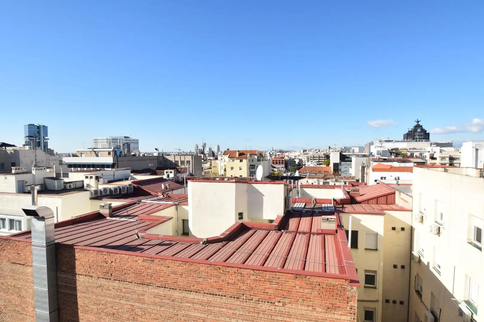 Vista exterior de Àtic en venda en Madrid amb Aire condicionat, Calefacció i Terrassa