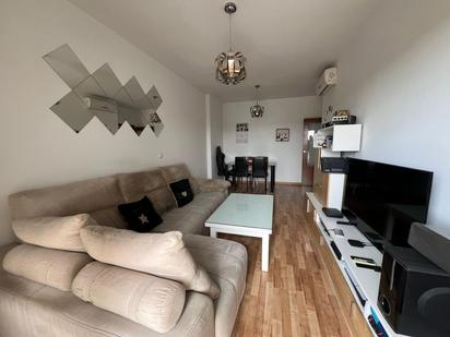 Sala d'estar de Pis en venda en Dos Hermanas amb Aire condicionat, Terrassa i Balcó