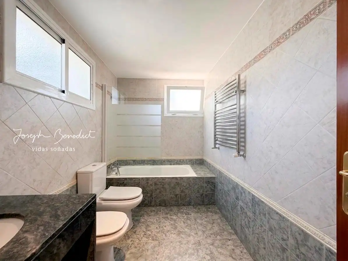 Baño de Casa o chalet en venta en Castelldefels con Aire acondicionado, Calefacción y Jardín privado