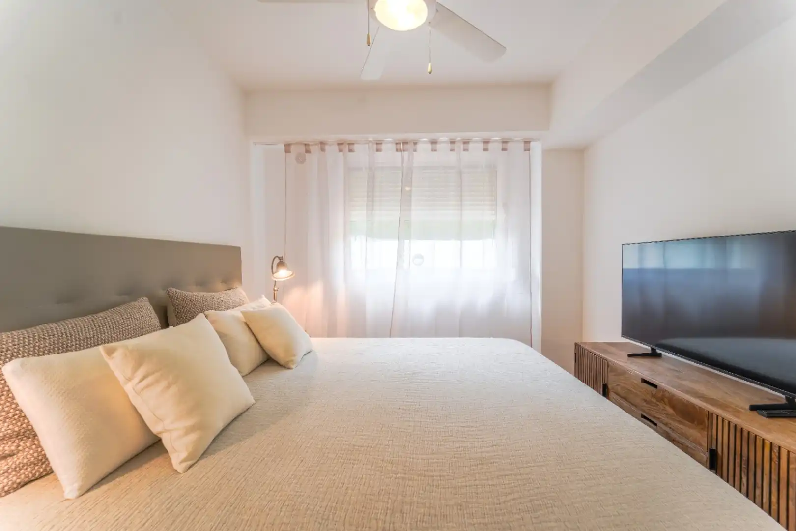 Schlafzimmer von Einfamilien-Reihenhaus zum Verkauf in L'Alfàs del Pi mit Klimaanlage, Heizung und Privatgarten