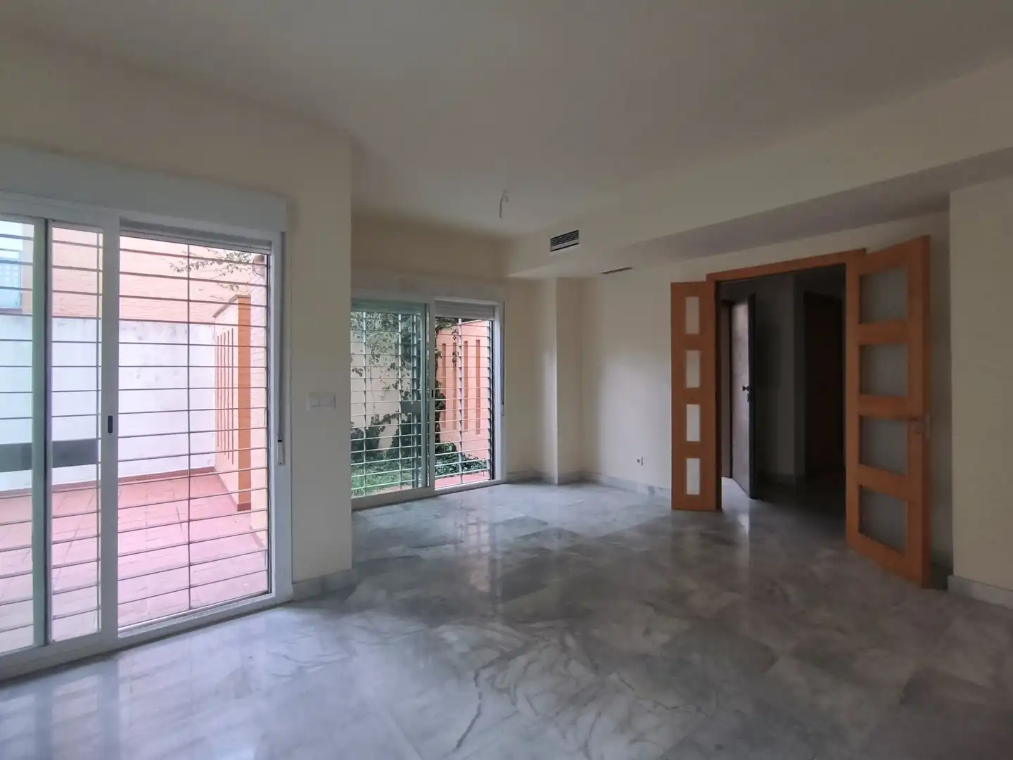 Casa adosada en venta en Espartinas con Terraza