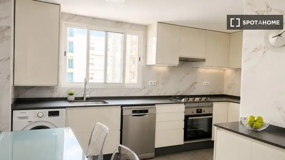Kitchen of Flat for rent in Valencia  with Air Conditioner, Heating and Furnished
