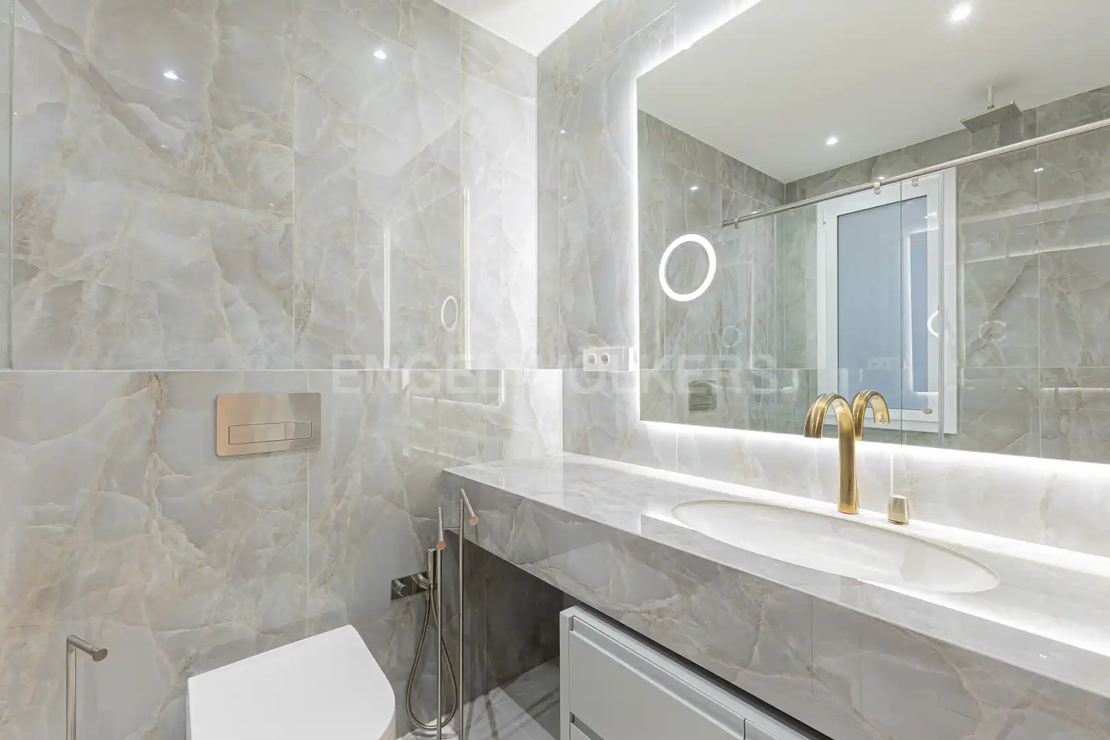 Bathroom of Flat for rent in Barcelona  with Air Conditioner, Heating and Parquet flooring