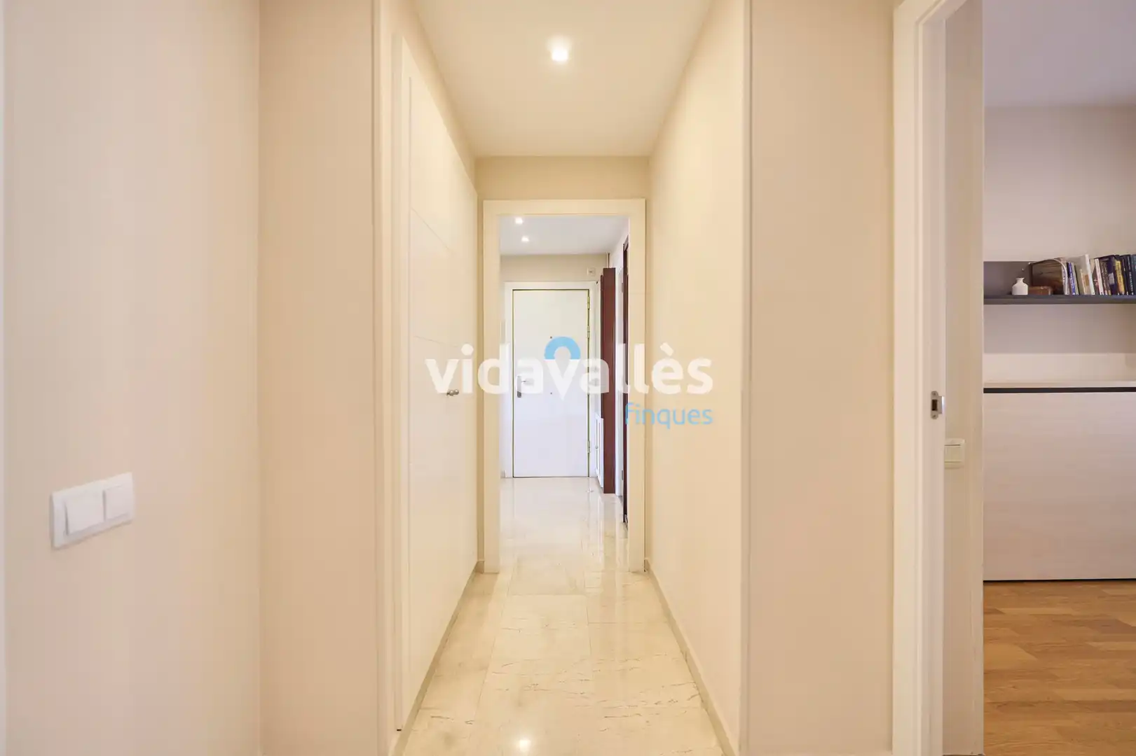 Wohnung zum Verkauf in Barcelona mit Klimaanlage, Heizung und Terrasse