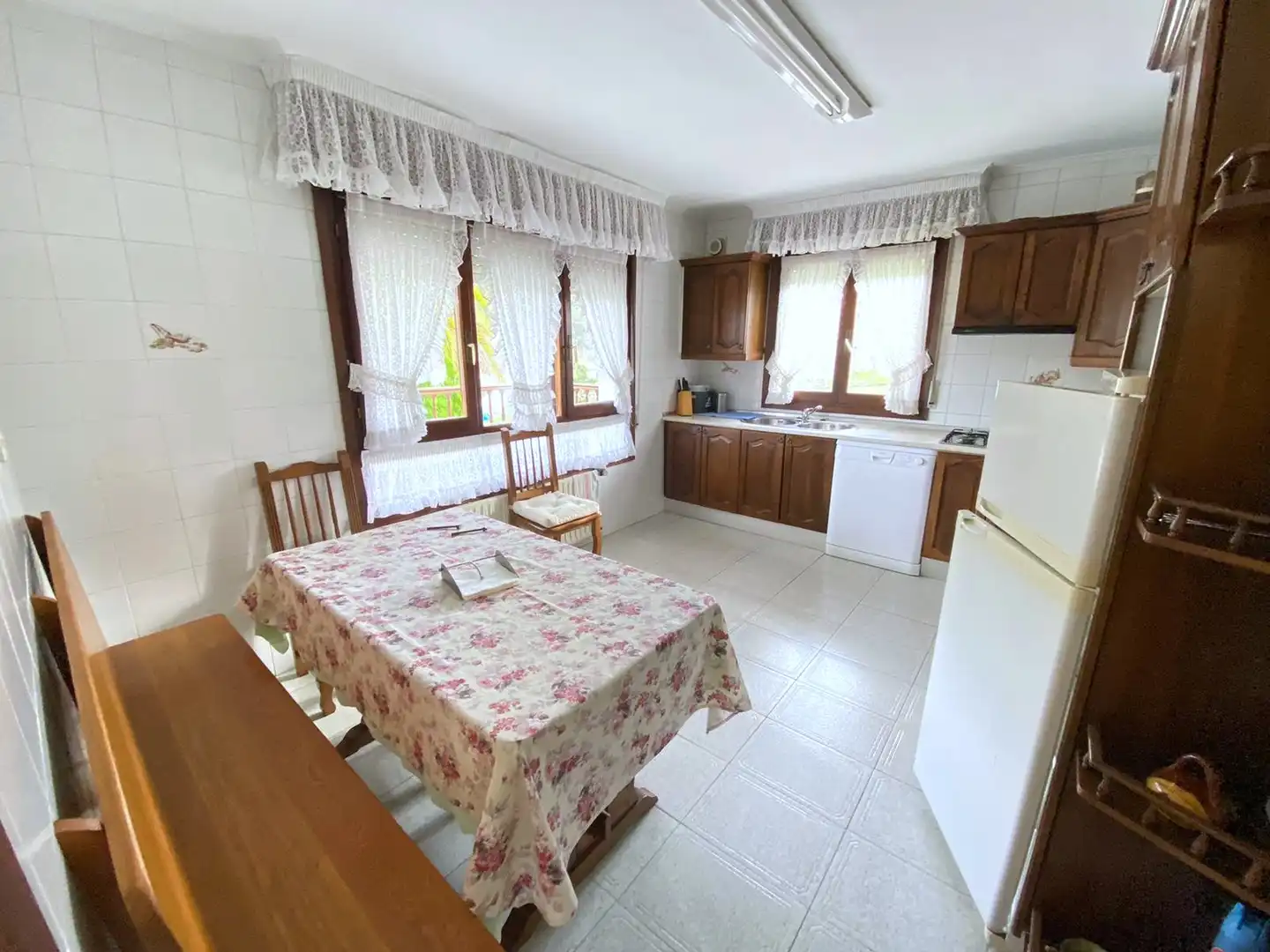 Cuina de Casa o xalet en venda en Castro-Urdiales amb Calefacció, Jardí privat i Parquet