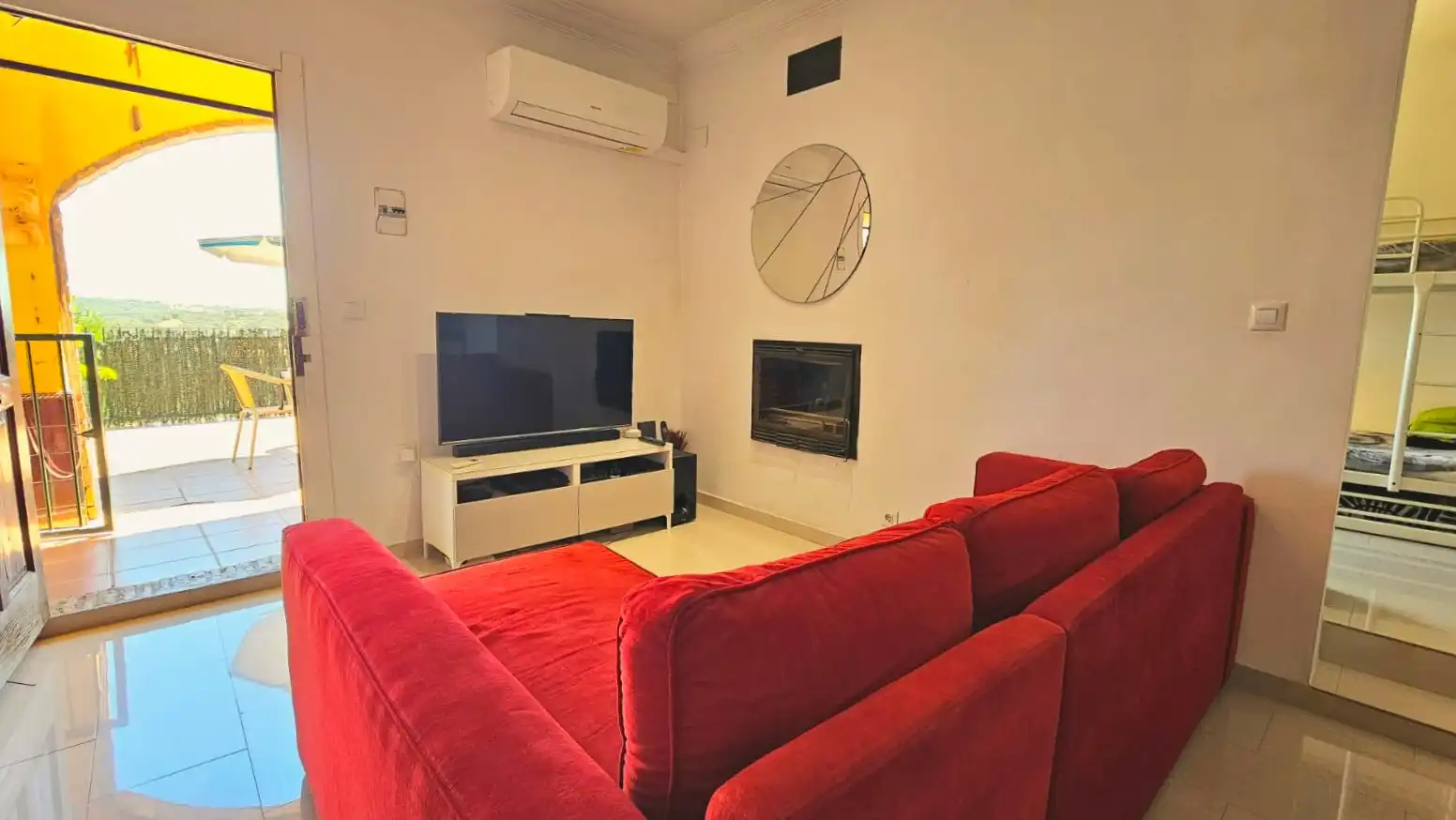 Sala de estar de Casa o chalet en venta en Guillena con Aire acondicionado, Calefacción y Jardín privado