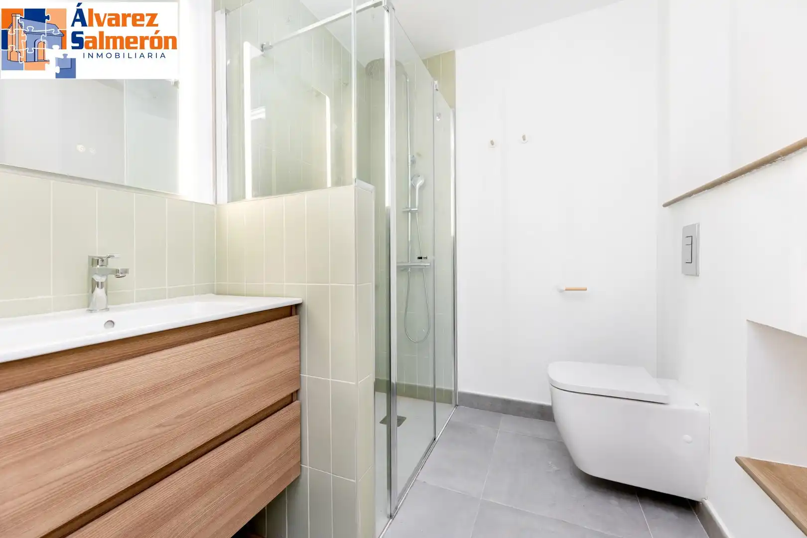 Baño de Piso en venta en Granada con Aire acondicionado, Calefacción y Terraza
