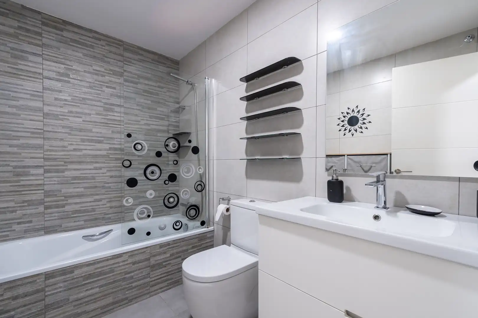Baño de Apartamento de alquiler en Marbella con Aire acondicionado, Terraza y Trastero