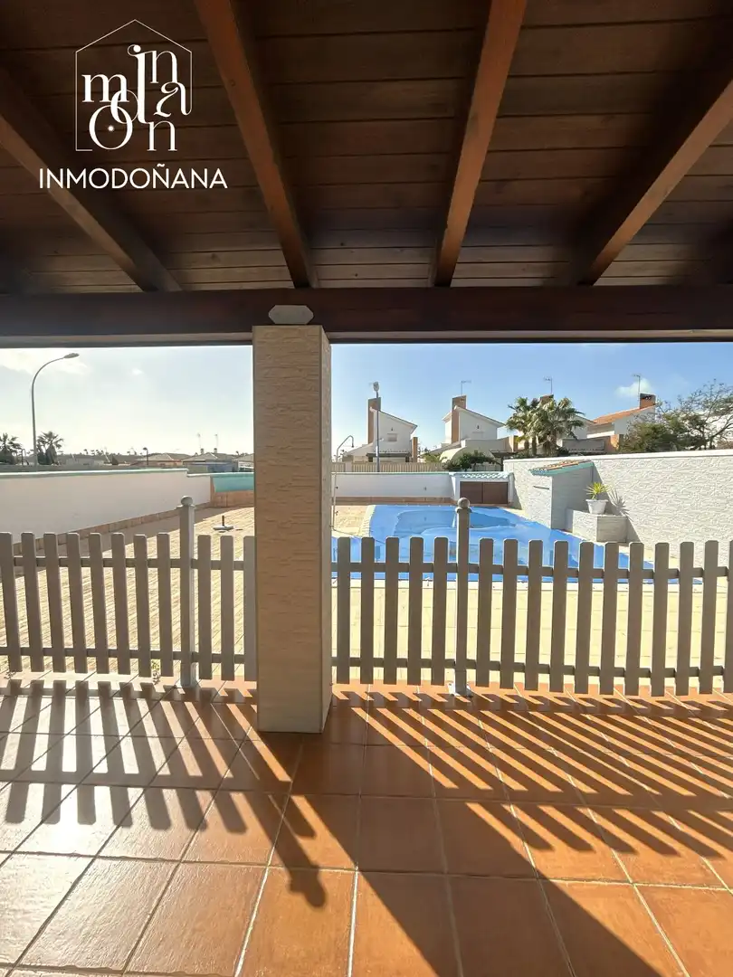 Vista exterior de Casa o chalet en venta en Almonte con Terraza, Trastero y Amueblado