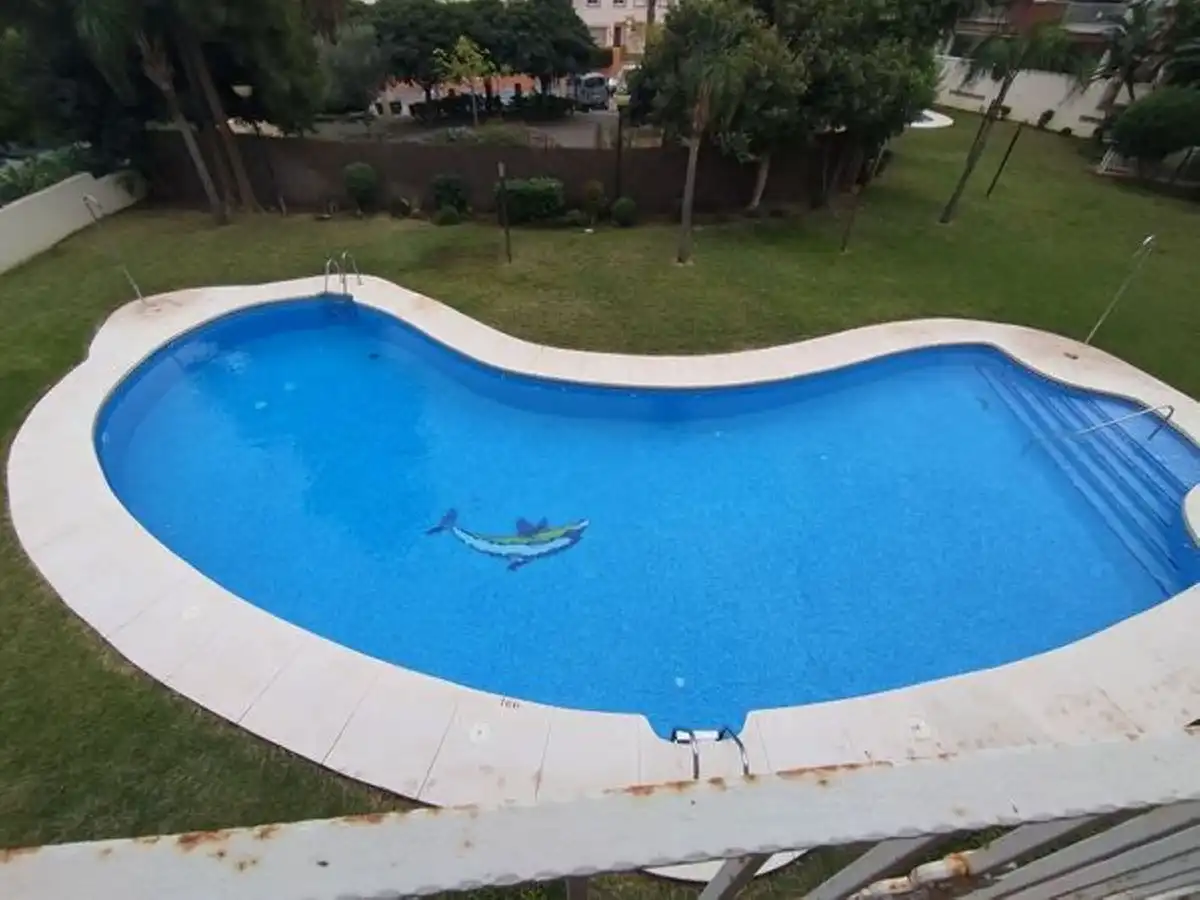 Piscina de Apartament en venda en Benalmádena amb Terrassa, Piscina i Piscina comunitària