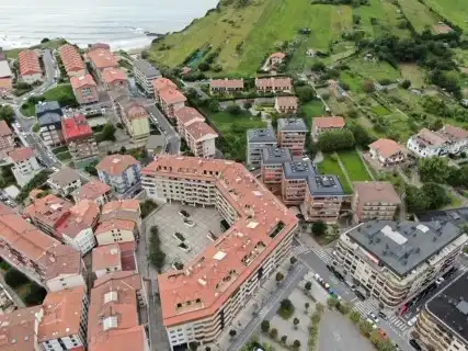 Vista exterior de Pis en venda en Zumaia amb Calefacció, Traster i Moblat