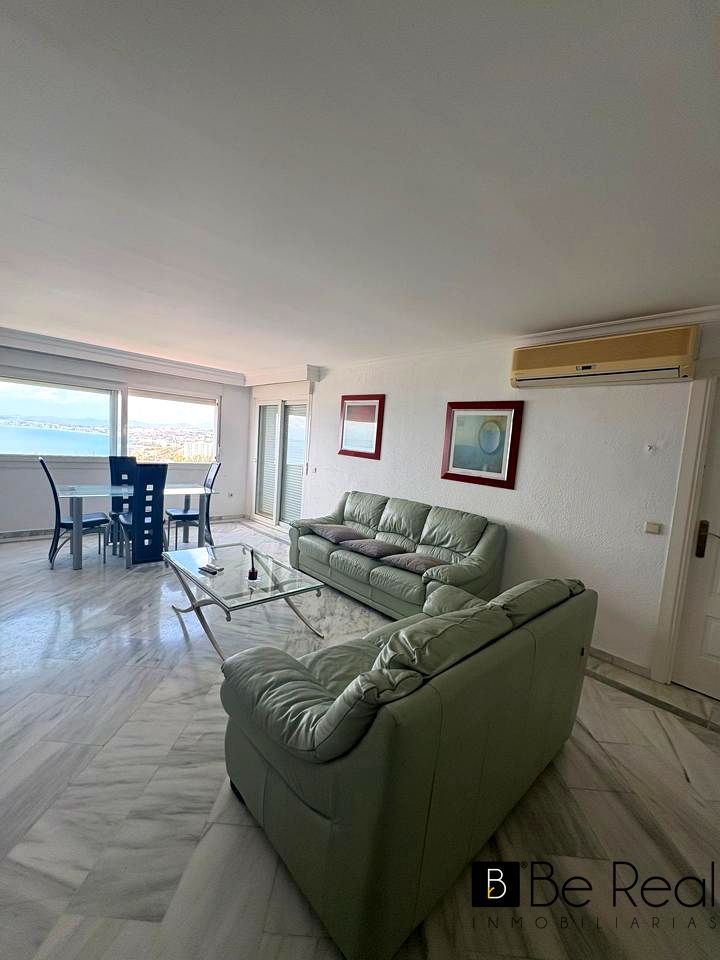Sala de estar de Apartamento de alquiler en Benalmádena con Aire acondicionado, Terraza y Amueblado