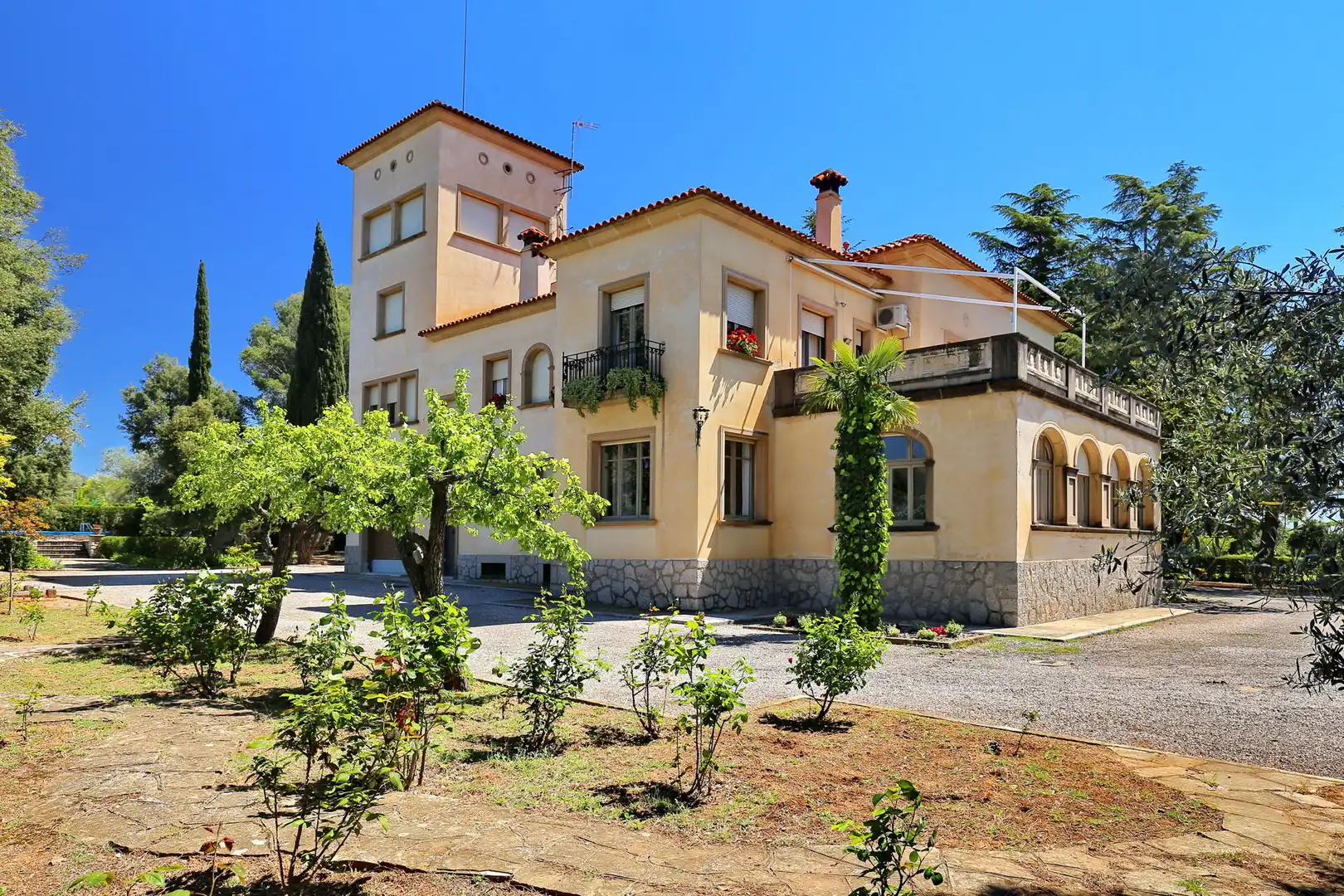 Vista exterior de Casa o xalet en venda en Terrassa amb Calefacció, Terrassa i Piscina