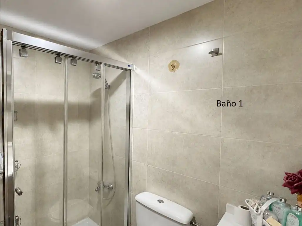 Bathroom of Flat for sale in  Granada Capital  with Air Conditioner, Terrace and Balcony