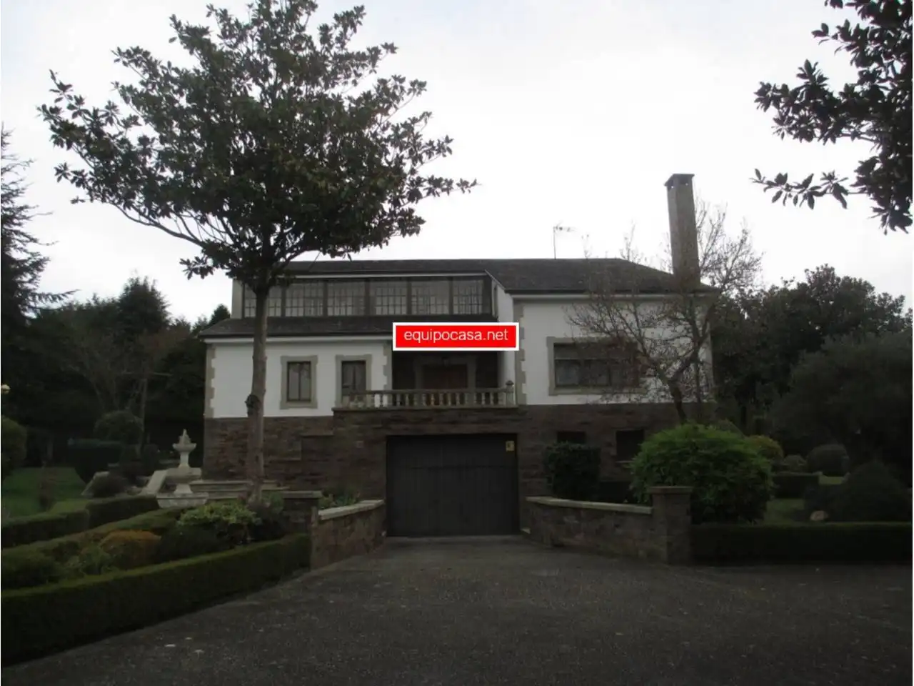Vista exterior de Casa o xalet en venda en Lugo amb Calefacció, Jardí privat i Parquet
