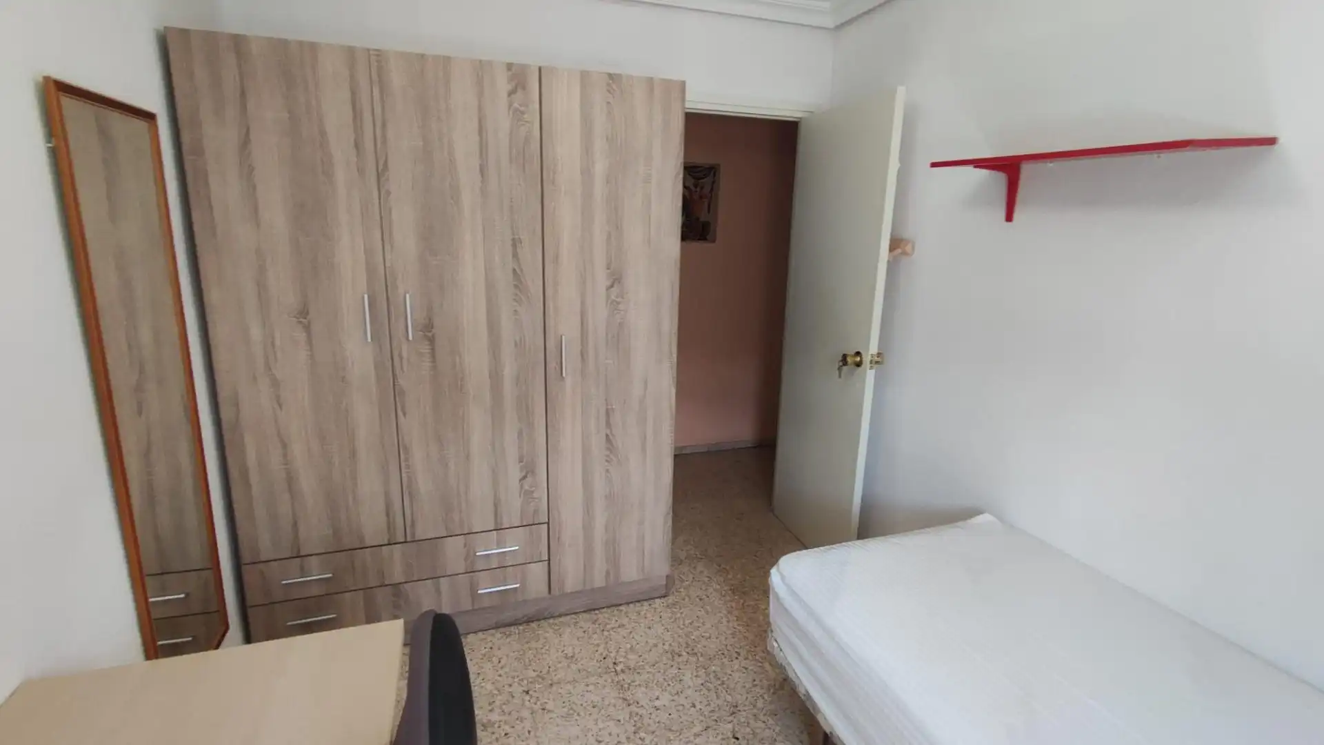 Bedroom of Flat for rent in Sevilla  with Air Conditioner and Furnished